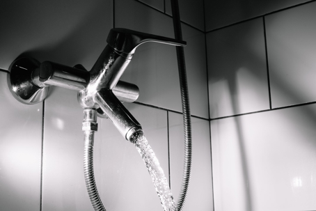 Shower faucet with running water