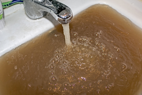 Dirty water from a faucet