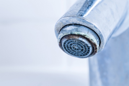 faucet with scale build up