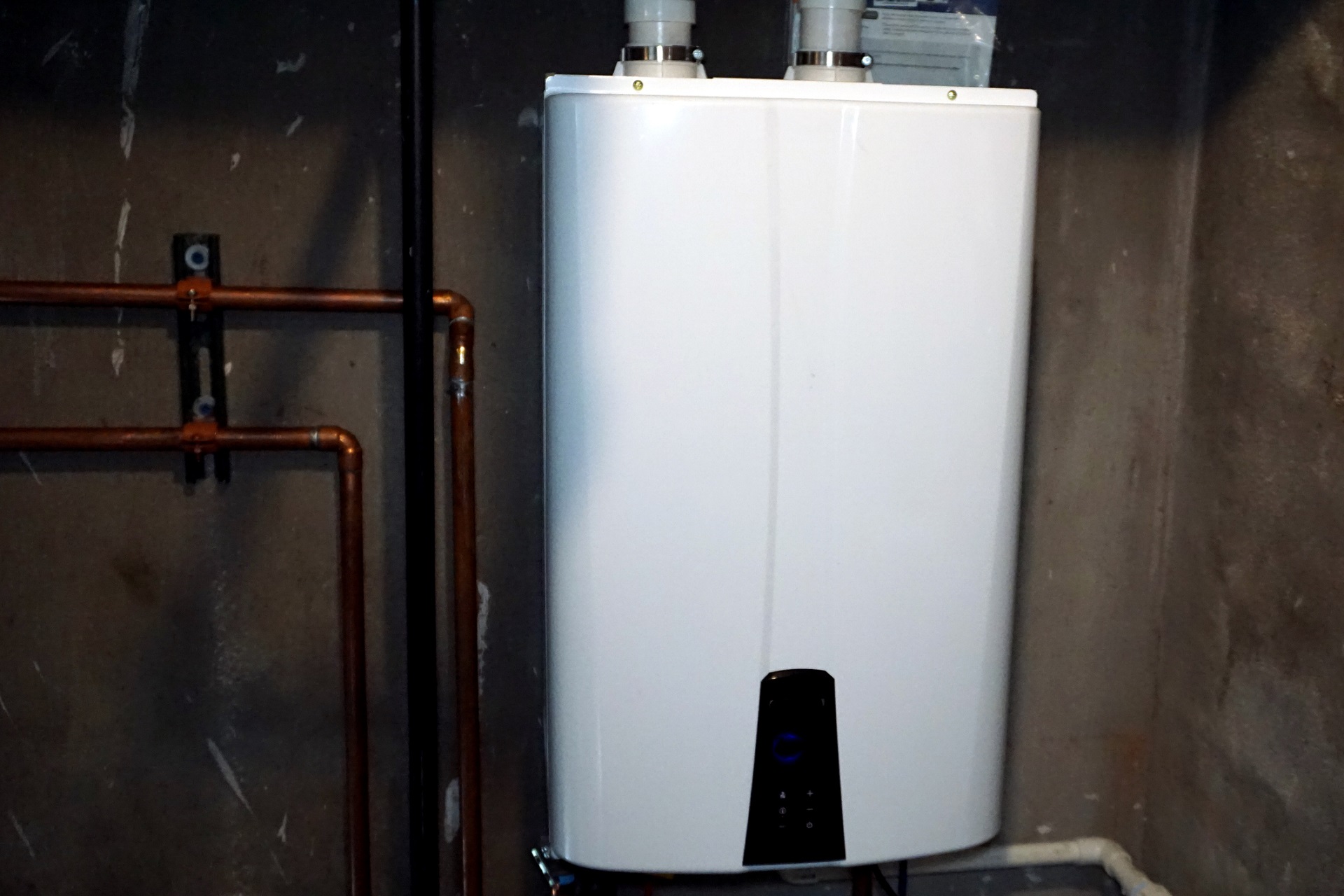 Going Tankless: The Advantages of Tankless Water Heaters
