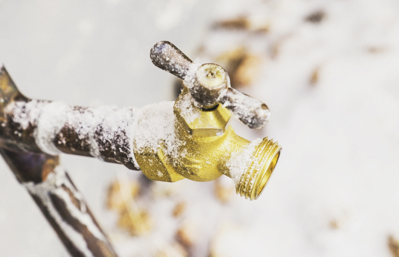 Thawing Frozen Pipes: Stopping Winter Plumbing Woes